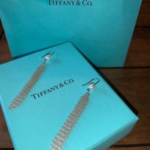 Gorgeous Tiffany and Co Pearl Mesh Earring✨